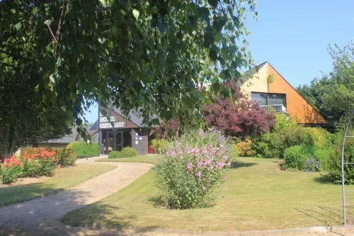 Les Dineux Village