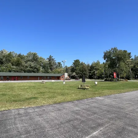 Tahquamenon Suites Lodging