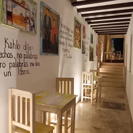 Valladolid 48 Hotel & Hostal