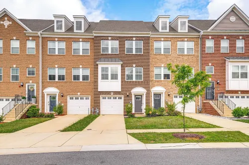 Fenced Yard: Spacious Southern Maryland Townhome! - WiFi