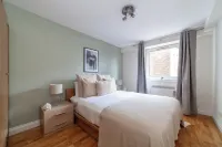 Trendy Flat in St Katharine Hotels in Wapping