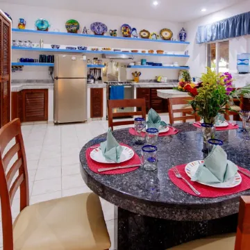 Private Beachside Villa Includes Cook, Pool, WiFi – Large Menu for All Interests