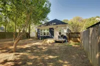 Walkable Tyler House w/ Deck: 1/2 Mi to Downtown! - Kitchenette