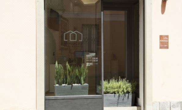 Monza City Rooms & Studios