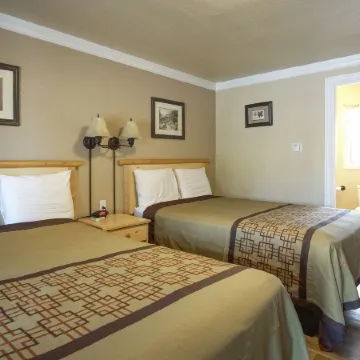 Green Gables Motel & Suites