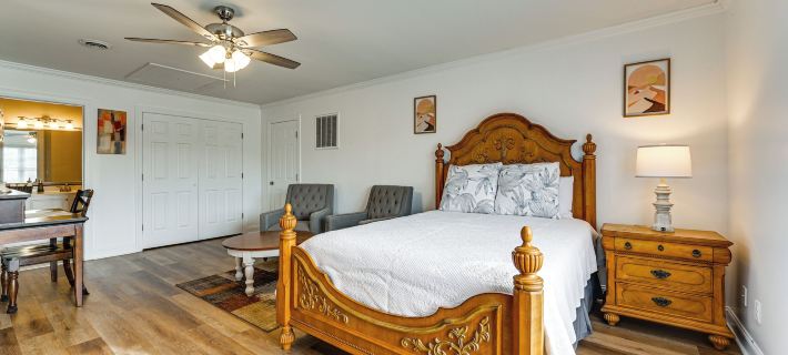 9 Mi to Dtwn: Greenville Home w/ Screened Patio! Ξενοδοχεία στην πόλη Pitt County