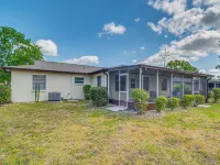 5 Mi to Weeki Wachee! Home w/ Lanai & Air Hockey Hotels in Spring Hill