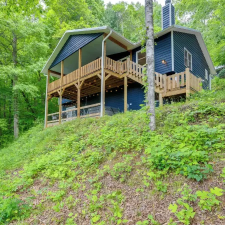 Updated Home w/ Private Hot Tub & Mtn Views!