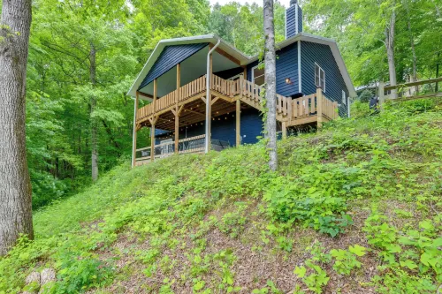 Updated Home w/ Private Hot Tub & Mtn Views! - parking
