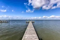 Fishing Pier, Kayaks Bayfront Home in Palacios!