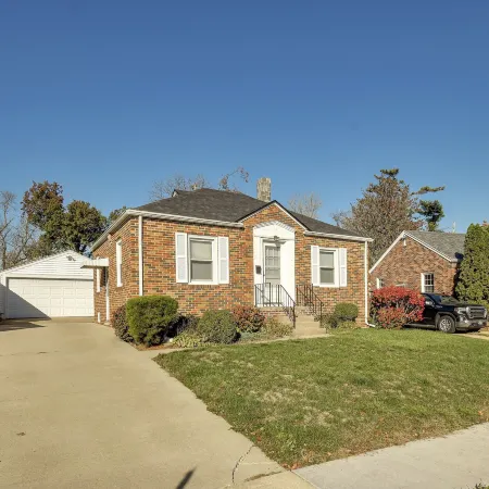 Quaint Cedar Rapids Home, 4 Mi to Downtown!