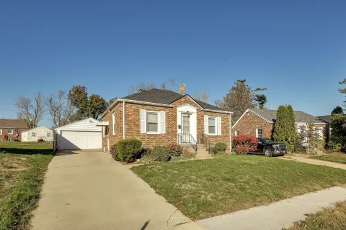 Quaint Cedar Rapids Home, 4 Mi to Downtown! - Homestays