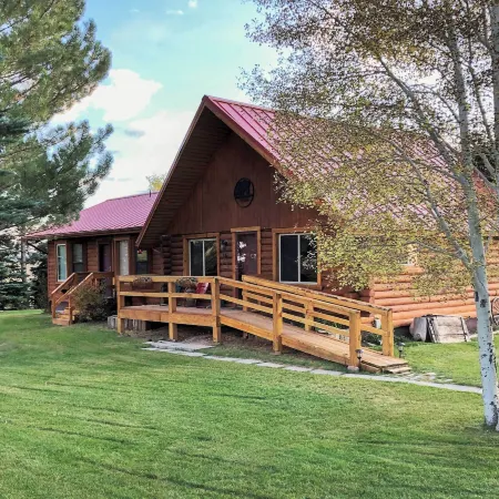 Rustic Cabin 20 Mins to Capitol Reef Natl Park!