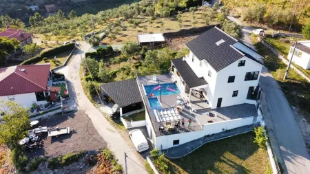 7 Bedroom Villa in Vila Real Отели рядом с достопримечательностью «University of Trás-os-Montes and Alto Douro»
