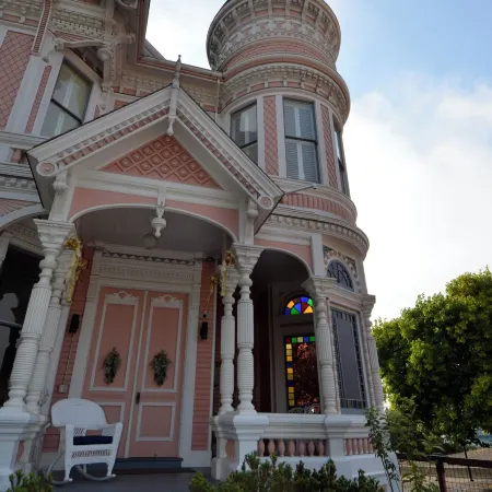 Pinc Lady Mansion