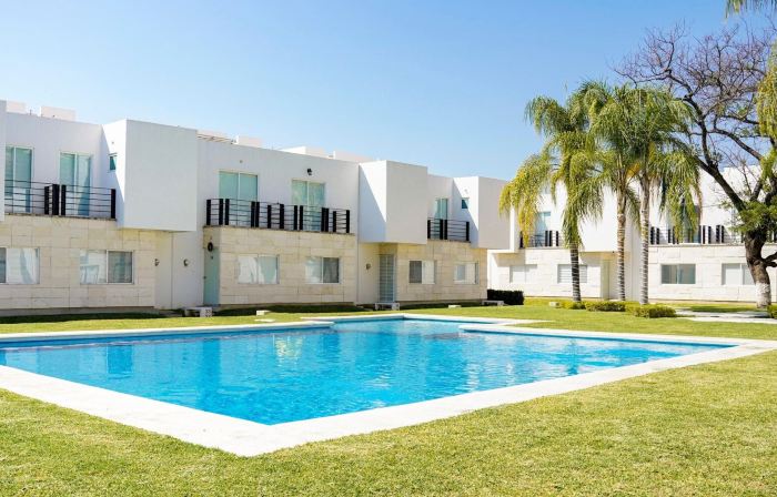 Modern House in Yautepec l Pool & Garden