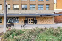 Walk to Unl Campus Dtwn Lincoln Loft Apt! Hotels in 