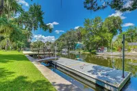 Canal-Front Outdoor Oasis: Home in Crystal Water - 3-stjärniga