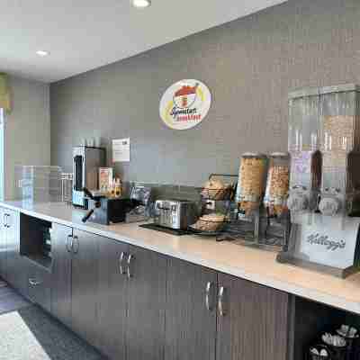 Super 8 by Wyndham Lethbridge Dining/Meeting Rooms