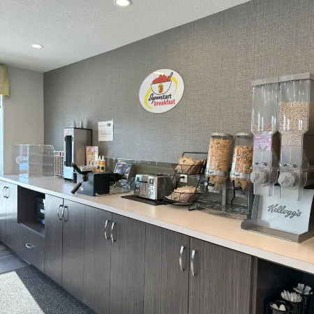 Super 8 by Wyndham Lethbridge