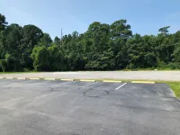 Days Inn by Wyndham Hardeeville Near Hilton Head - Parkplatz
