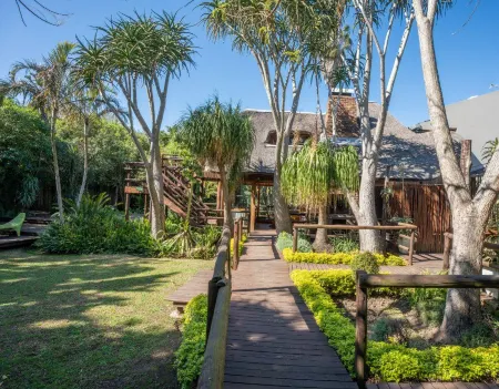 Tidewaters Accommodation Отели в г. Chintsa