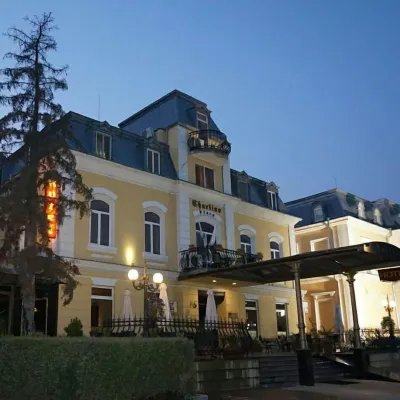 Charlino Plaza Hotel a 