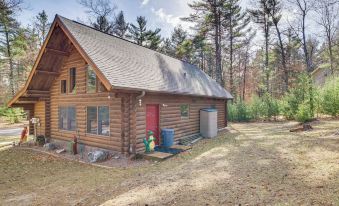 Merrillan Cabin w/ Fire Pit < 1 Mi to Lake Arbutus