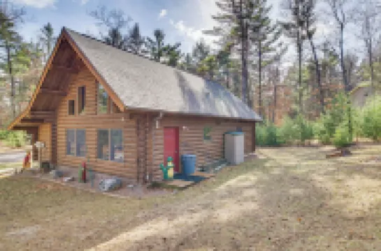 Merrillan Cabin w/ Fire Pit < 1 Mi to Lake Arbutus