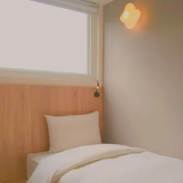Single Inn (Kaohsiung Station) Отели рядом с достопримечательностью «НКНУ - Хэпин Кампус»
