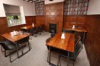 OYO Glyn Valley Hotel - parkir