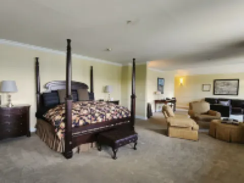 Lake Opechee Inn and Spa Hotels in Laconia