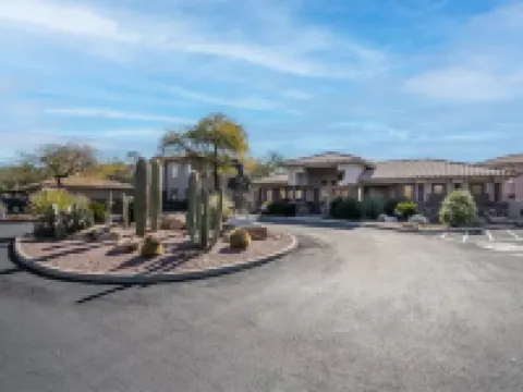 Perfect for long-term stay, heated Pool, Spa, Gym Hotels in Oro Valley