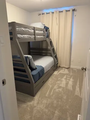 Lake Winnipeg West Shore Retreat in the Village of Dunnottar  호텔