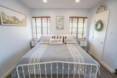 Cam Heights Hideaway w/ Full Kitchen & King Bed 카마릴로역 주변 호텔