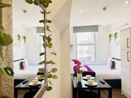 Fox House Studios, Aparthotel Отели рядом с достопримечательностью «Mayflower International Marina»