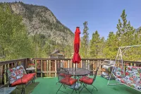 Walk to Town: Updated Frisco Cabin w/ 2 Decks! - balcón