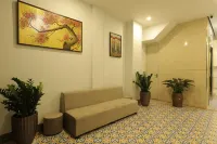 HoLo Ba Dinh Hanoi Hotels near Thu Le Park