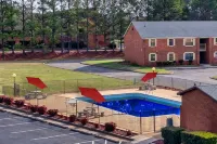 Red Roof Plus+ Huntsville - Madison Hotels in Madison