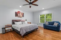 Game Room and Home Gym Oasis - Stunning Rustic Retreat Hoteles en Pinehurst