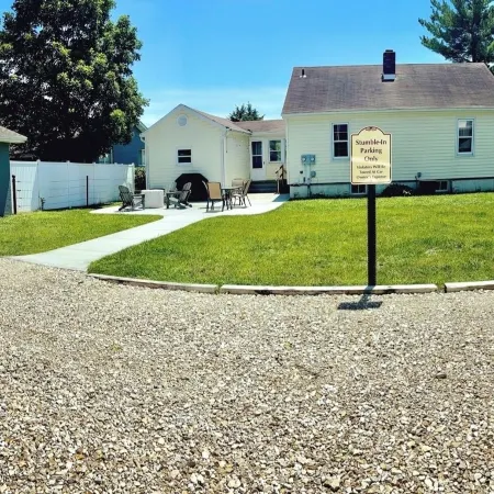 Stumble-In Guest House- Downtown Location