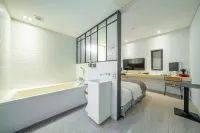 AMI Boutique Hotel - Parkering