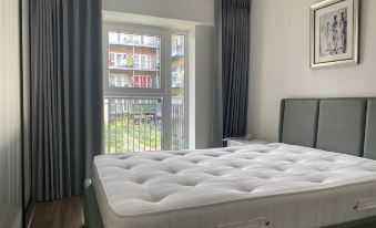 Sunny Gardens 3-Bed Apartment in London