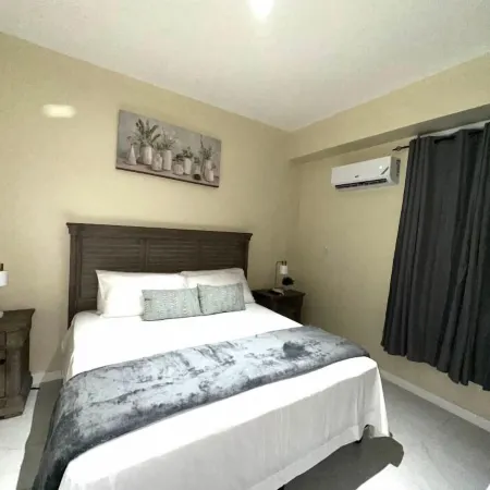 Stylish 1-Bed Condo with Views in Harloe