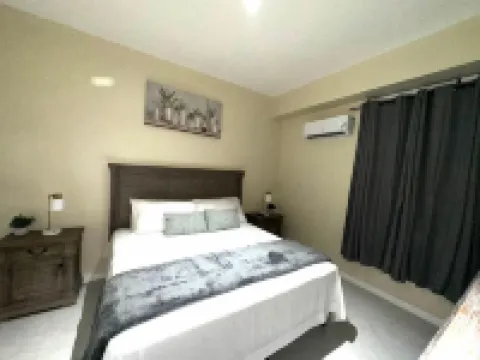 Stylish 1-Bed Condo with Views in Harloe Hotels in 