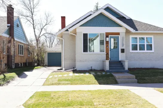 The1928 West • Spacious 5 Br, Putting Green, Pool Table & Arcade Games