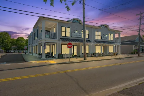 Luxury Living with Rooftop Terrace and Coastal Charm - Inviting Escape Hotels in Harwich Port