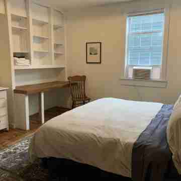 Newly renovated in-town Bar Harbor, five bdrm apartment. Walk to shore & shops. Rooms
