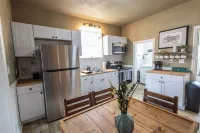 NEW!! Charming 2-bedroom house in Uptown Butte