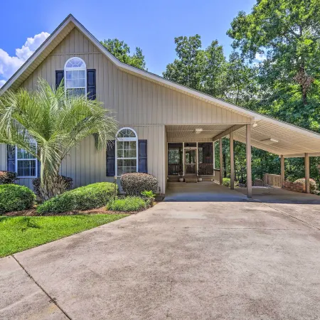 Waterfront Eatonton Escape w/ Private Hot Tub!